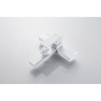 Смеситель для ванны Knotlor Stable KN-22/WY с коротким изливом, белый матовый